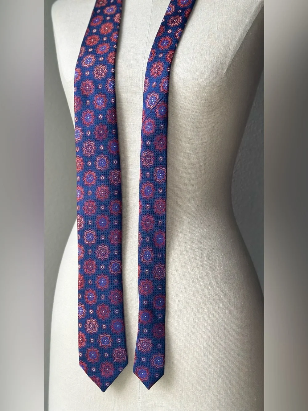 Ted Baker London Silk Tie Navy Blue Red Geometric Medallion Men's Necktie